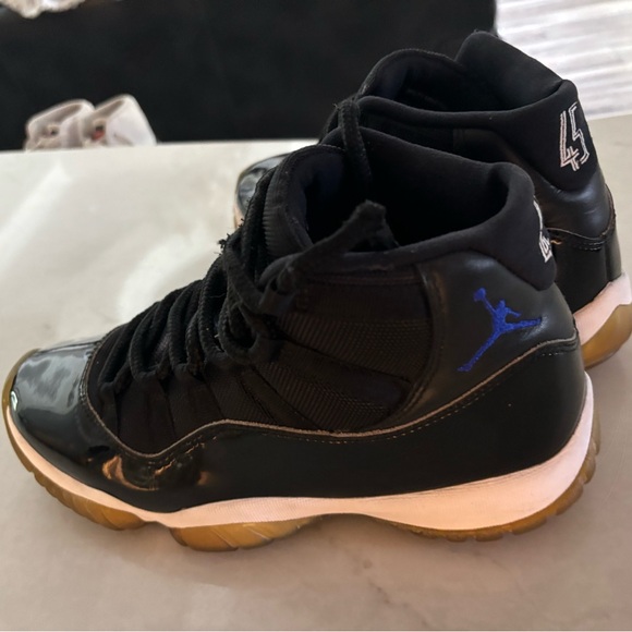 Used W 8 space jam Jordan’s - Picture 3 of 6